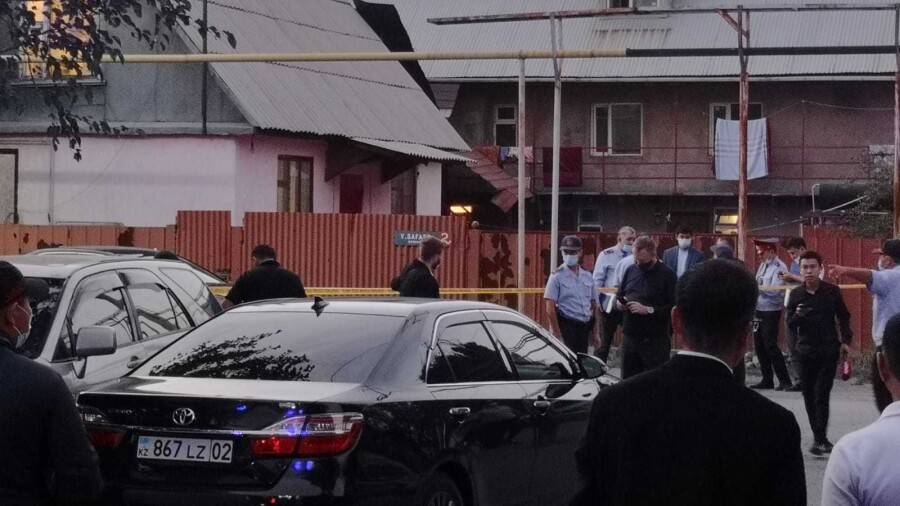 В Алматы при выселении жильцов из частного дома произошла стрельба, убиты пять человек