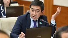 "Көйлек пен көлік жарысы". Ринат Зайытов мектеп бітіру кештерін заңмен тоқтатуды ұсынды