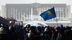 Қаңтар оқиғасы: Алматы әкімдігі мен президент резиденциясын басып алған 11 адамға үкім шықты