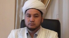 ҚМДБ түнгі клубтың жанында мас күйінде ұсталған бас имамды қызметінен босатты