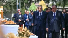 Қасым-Жомарт Тоқаев Тәжікстанның ұлттық тағамдар көрмесін аралады