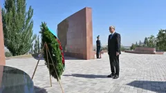 Тоқаев Қырғызстанда "Ата бейіт" ұлттық тарихи-мемориалдық кешенін зиярат етті