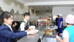 Жылқы еті, жент, сірне: Қазақстанда оқушыларға арналған жаңа ас мәзірі бекітілді