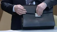 "Этиканы үйрену керек". Қазақстанда ауыл әкімдері партаға отырып, сабақ оқып жатыр