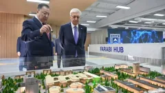 "1,25 млрд теңгенің жобалары жүзеге асырылып жатыр". Тоқаев ҚазҰУ-дың ғылыми жобаларымен танысты
