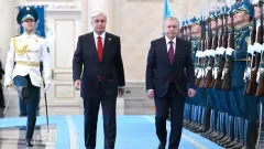 Қасым-Жомарт Тоқаев Шавкат Мирзиёевті Ақордада қарсы алды