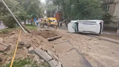 Алматыда көше қиылысында газ құбыры жарылып, бір автокөлік зақымданды