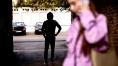 "Жәбірленушінің үйі мен жұмысына барған". Шымкентте сталкингке байланысты екі күдікті ұсталды