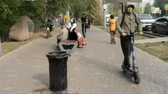 "Тротуармен жүруге болмайды". Алматыда самокат жүргізушілеріне жаңа ереже енгізілді