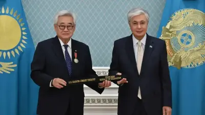 Чхве Чжунвон Тоқаевқа таэквондодан қара белбеу табыстады