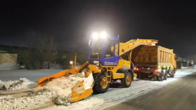 Астанада 2600-ден астам жұмысшы қар күреуге шықты