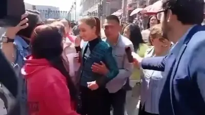 Мексика президентін құшақтап, сүймек болған азамат жауапқа тартылады