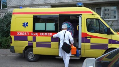 Алматыда жарнама ілетін альпинист 12-қабаттан құлап, қаза болды