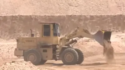 "Қоқыс алаңына айналды". Астанада жүздеген тұрғыны бар көп қабатты үй апат алдында тұр