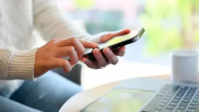 Алаяқтар смартфондарға зиянды қосымша орнату арқылы ақша ұрлап жатыр. ІІМ ескерту жасады