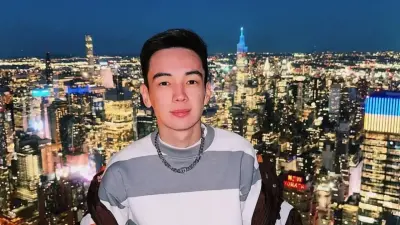 Блогер Дархан Жолшыбеков Жанәбіловтер ісі бойынша сотта куәгер ретінде жауап берді