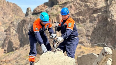 Ескірген аяқ киіммен елді құтқарып жүрген азаматтар