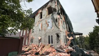 Алматыда ірі құрылыс нысаны бұзылып жатыр