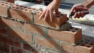 Шенеуніктерден қайран жоқ деген халық ауылда мәдениет үйін өздері салып жатыр