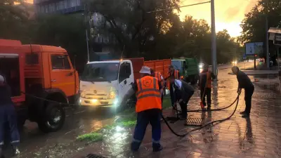 Алматыда жауын салдарын жоюға 500-ден астам адам мен жүзге жуық техника жұмылдырылды