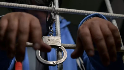 "Сатушыларды ұрып-соққан". Өскеменде екі дүкенді тонап кеткен күдікті ұсталды