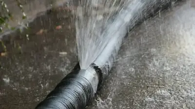 Петропавлда кәріз құбыры жарылып, балалар шипажайы мен аурухананы лас су басты