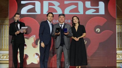 Абай атындағы театр классика әлемінің 126 ардагерін марапаттады