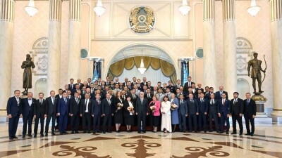 Су тасқынымен күрес: президент бірқатар азаматты марапаттады