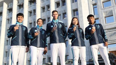 Пәтер, көлік және 5 млн теңге: Алматы әкімі Олимпиада жүлдегерлерін құттықтады