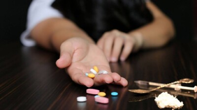 Алматыда түнгі клубта есірткі сатқан ер адам 10 жылға сотталды