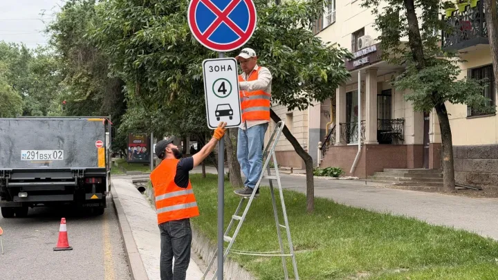 LEZ жобасы: Алматыда 134 жаңа жол белгісі мен ақпараттық тақта қойылып жатыр