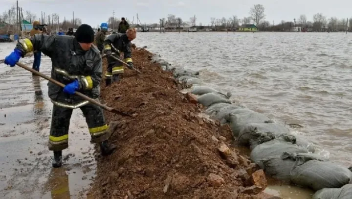 Үкімет: Су тасқынынан кейін екі облыста жаңа үйлердің құрылысы әлі аяқталмады
