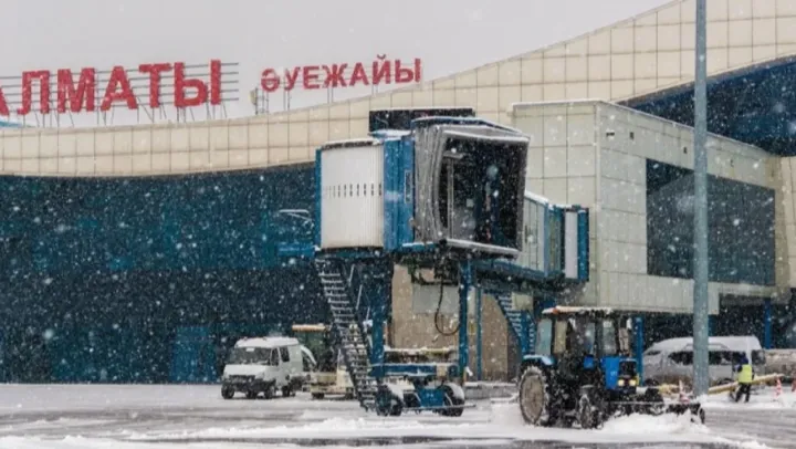 Рейстер кешігіп жатыр: Алматы әуежайы жолаушыларға үндеу жасады