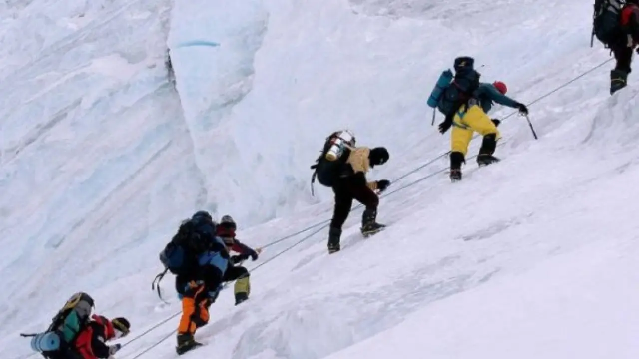 Туристерге жаңа талап: енді Алматыда тауға шығар алдында тіркелу міндетті болады