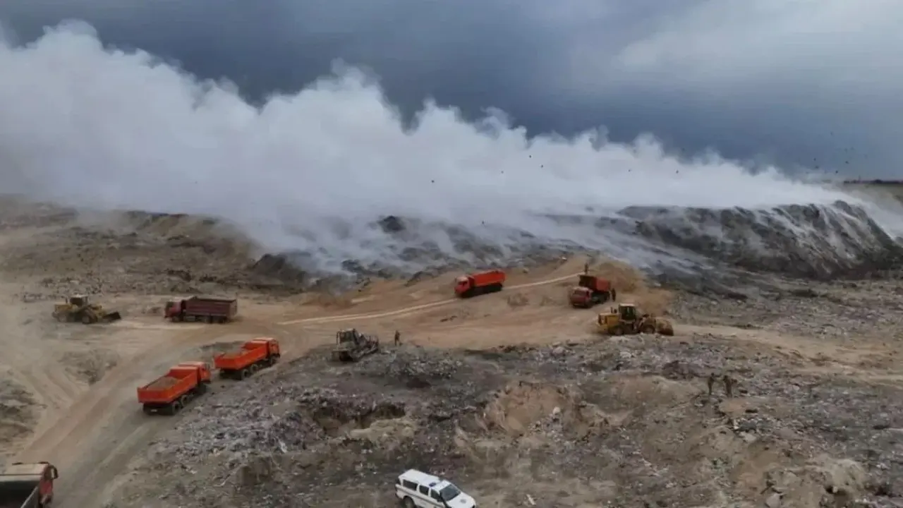 Алматы облысындағы қоқыс полигонындағы өрт төрт күннен бері сөндіріліп жатыр