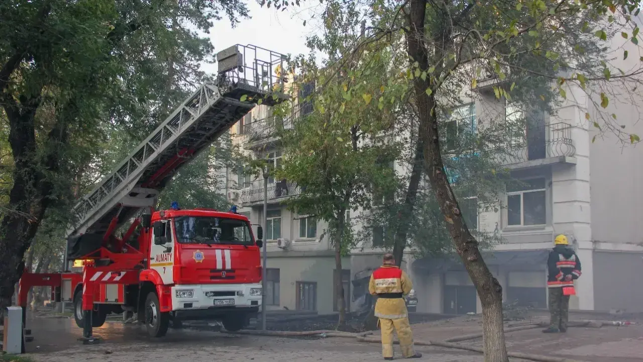Өрт сөндірушілерге кедергі келтірген көліктерді соғып өтуге рұқсат берілуі мүмкін