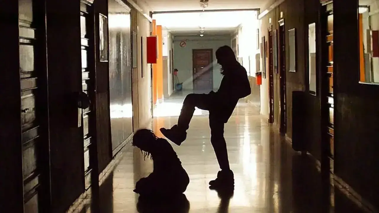 "Миы шайқалып, денесі көгерген". Атырау облысында 7-сынып оқушысы әлімжеттіктің құрбаны болды