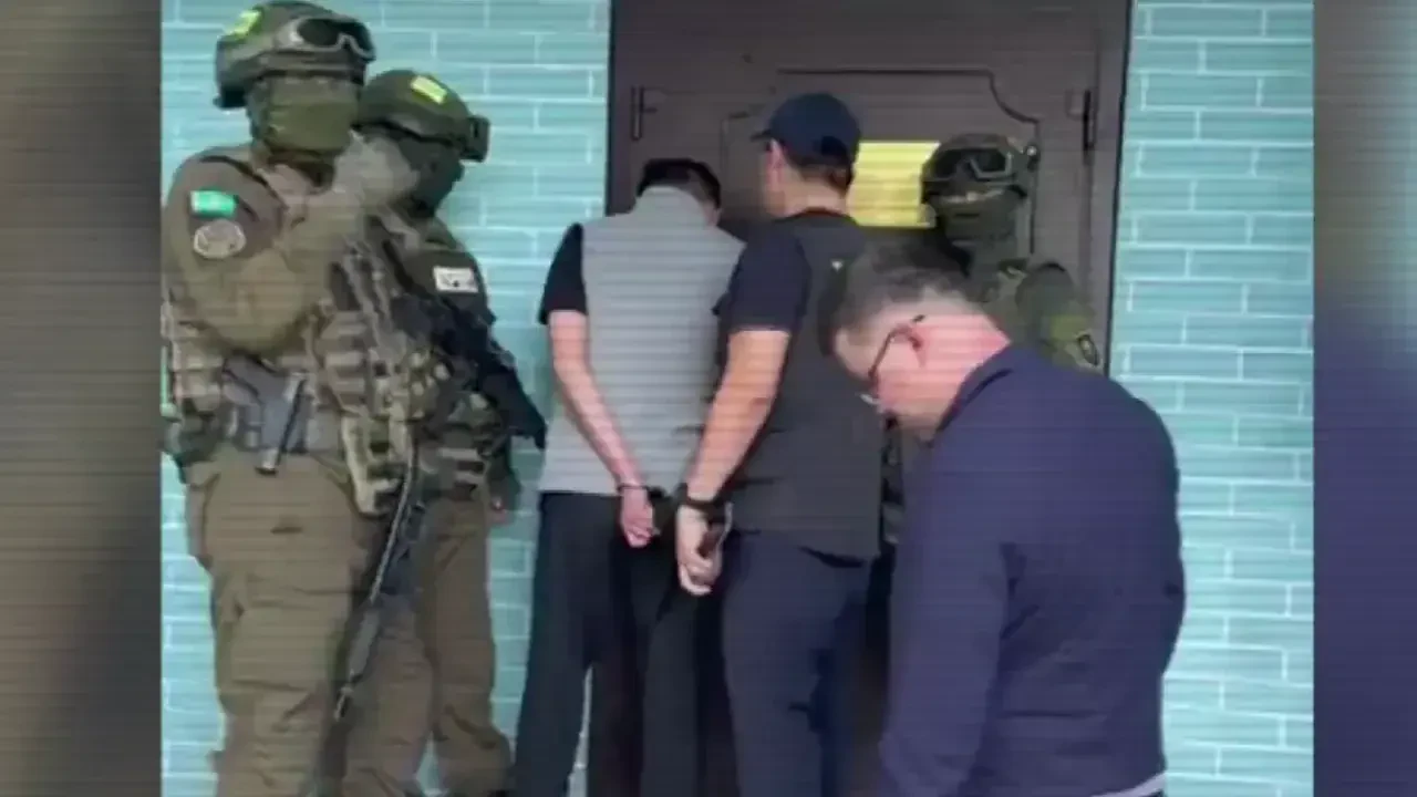 Алматыда қылмыстық топтан қаңтар оқиғасында ұрланған автомат тәркіленді