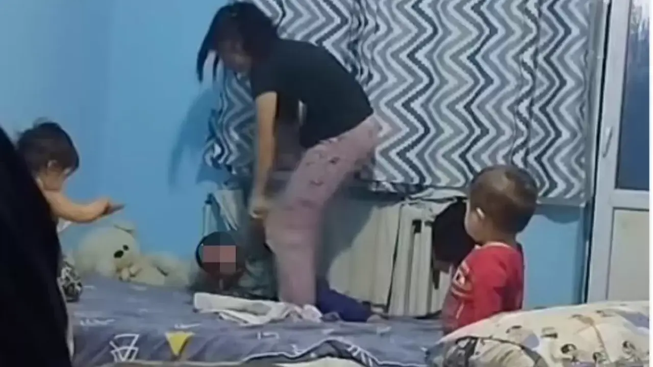 Жаркентте 4 жасар баласын аяусыз ұрған әйел жазадан құтылып кетті. Ол психиатриялық емге жіберілді