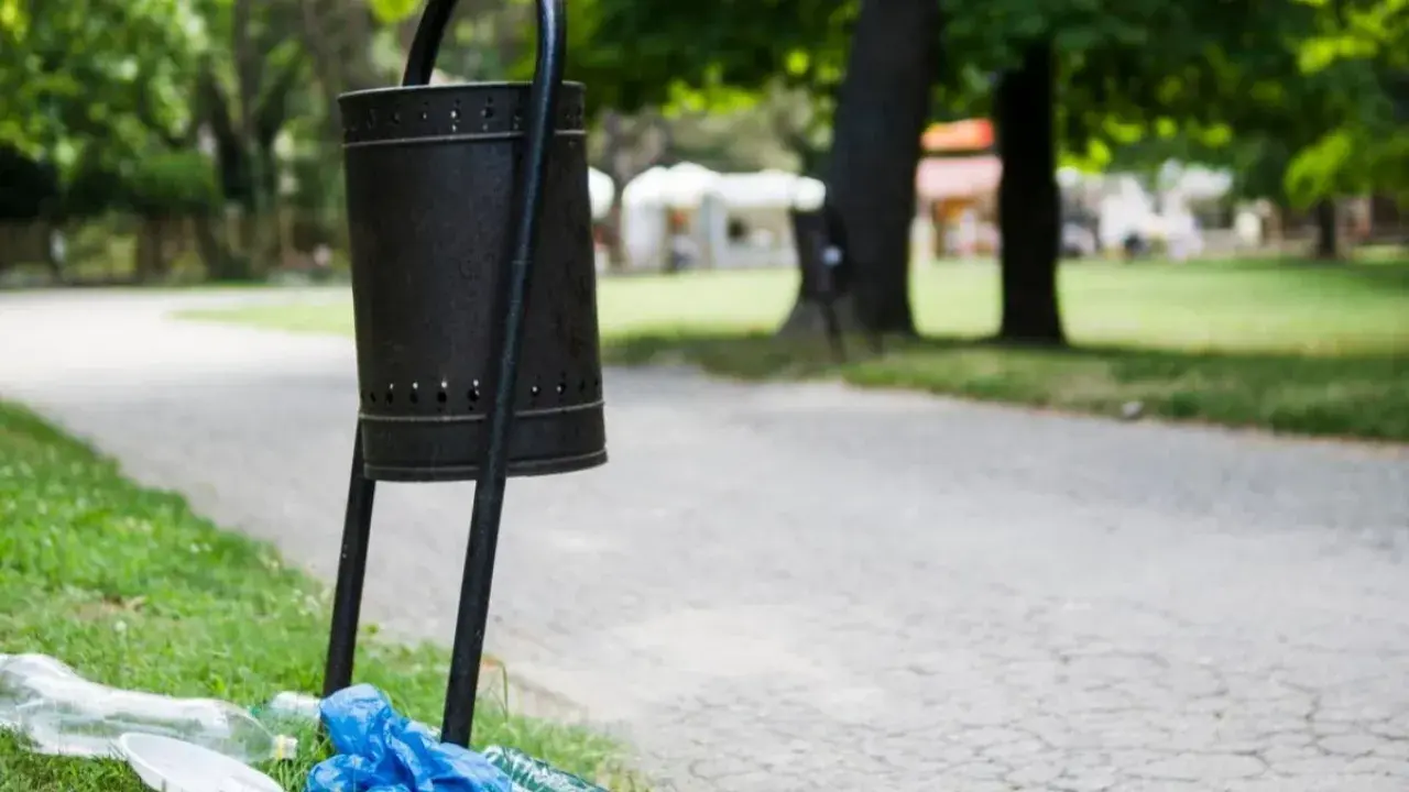 43 мың теңге: енді қоқыс тастағандарға әкімнің өзі айыппұл салады