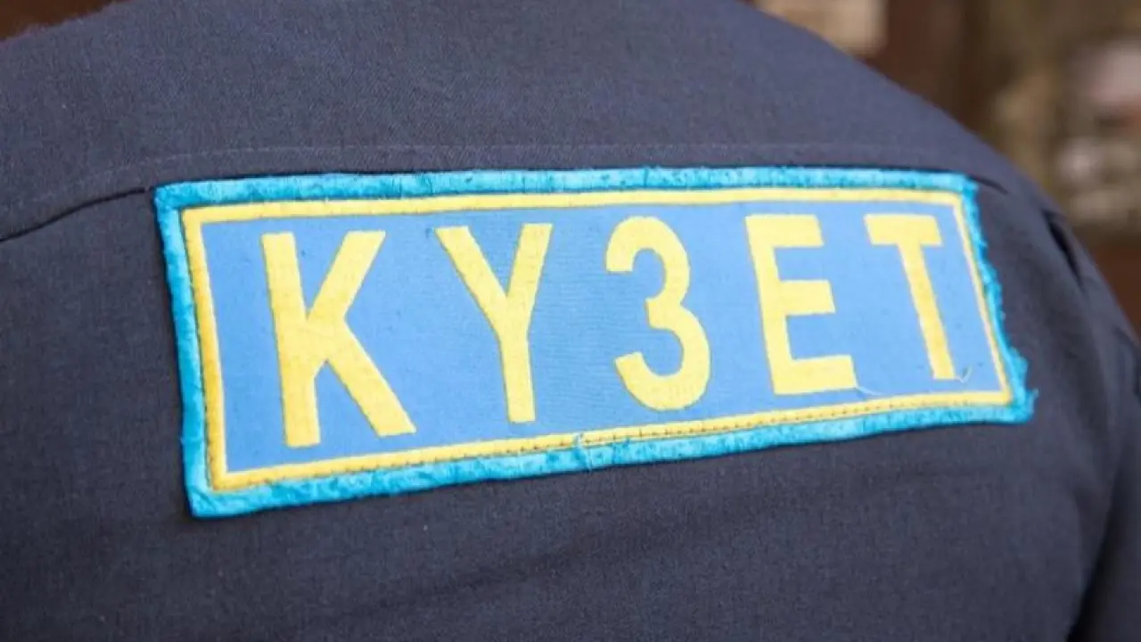 Павлодарда оқушыға қол көтерген мектеп күзетшісі қызметінен шеттетілді