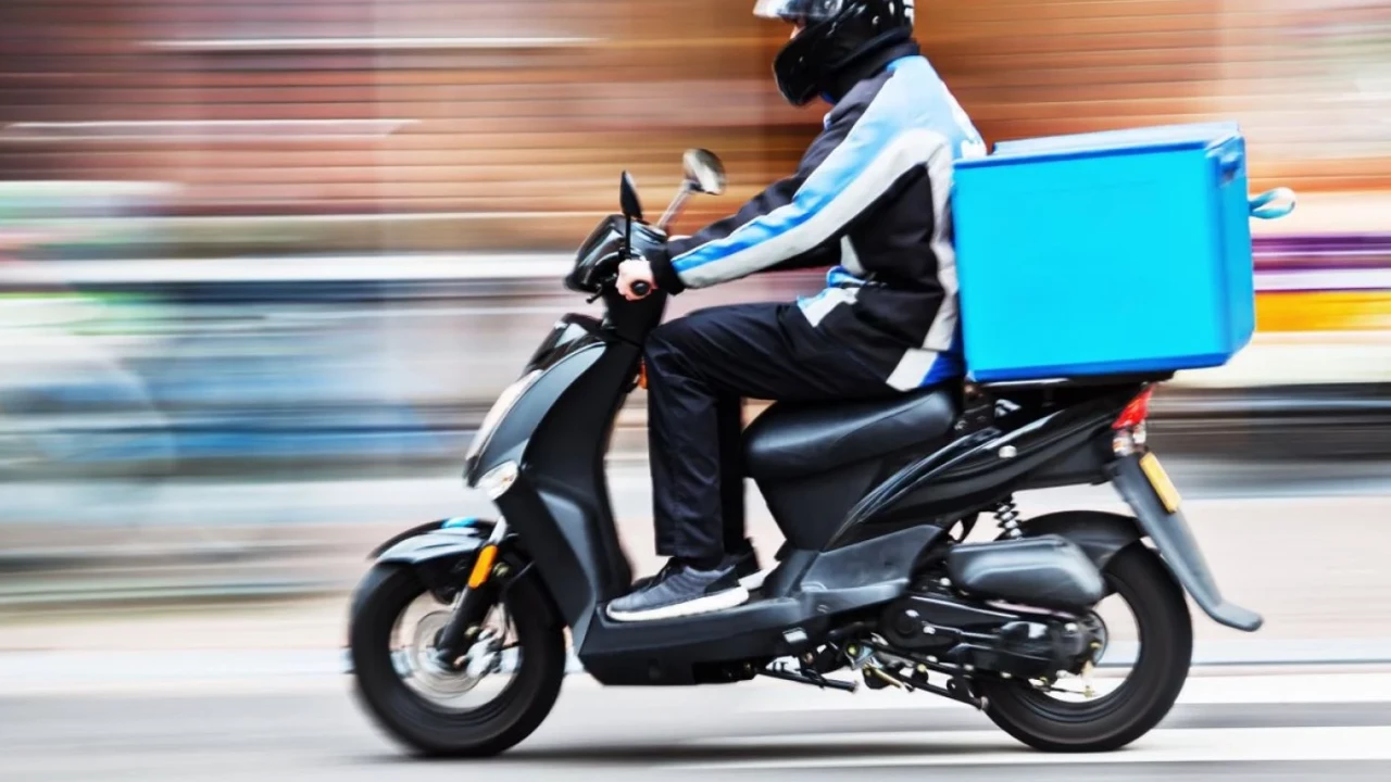 Биыл Алматыда 1800-ден астам мопед айыппұл тұрағына қойылды