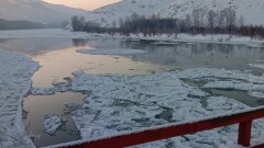 Уровень воды поднялся в реке Бухтарме из-за затора льда