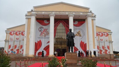 В Шымкенте открылся международный театральный фестиваль