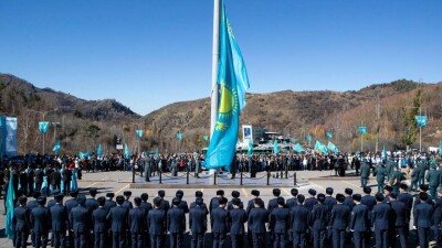 В Алматы в честь Дня Республики состоялась церемония поднятия государственного флага 