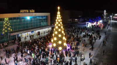 В Костанайском районе открыт новогодний сезон: жители с размахом отметили зажжение главной ёлки