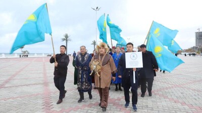 В Актау прошёл парад национальной одежды