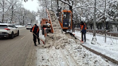 Как здорово, когда работа поставлена – известная общественница по уборке снега в Алматы