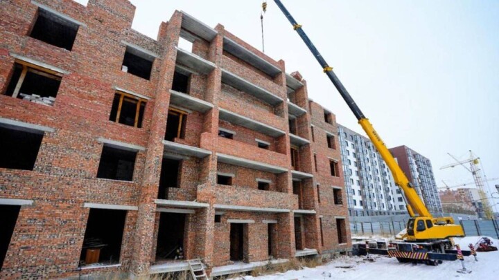 Незаконно возведённый жилой комплекс сносят в Астане