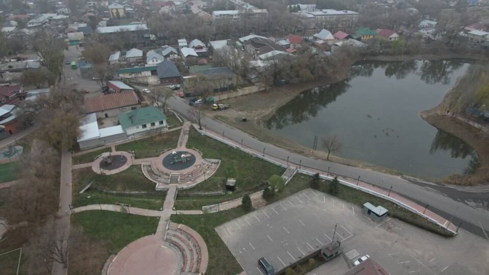 В Алматы завершена масштабная очистка озера Карасу